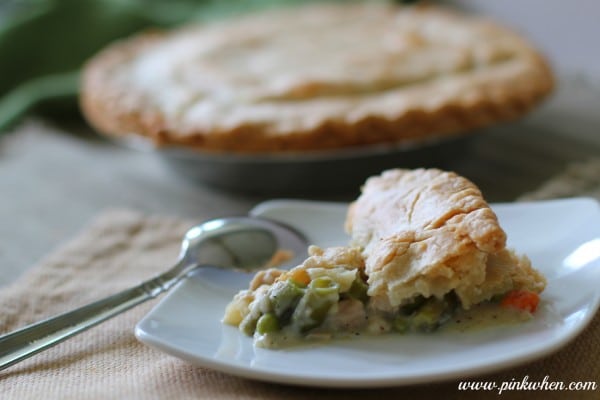 Delicious-Turkey-Pot-Pie-Recipe-perfect-for-those-holiday-leftovers-600x400
