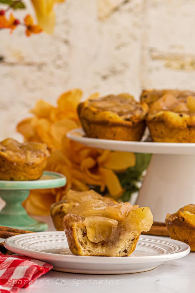 cinnamon roll apple pie cups