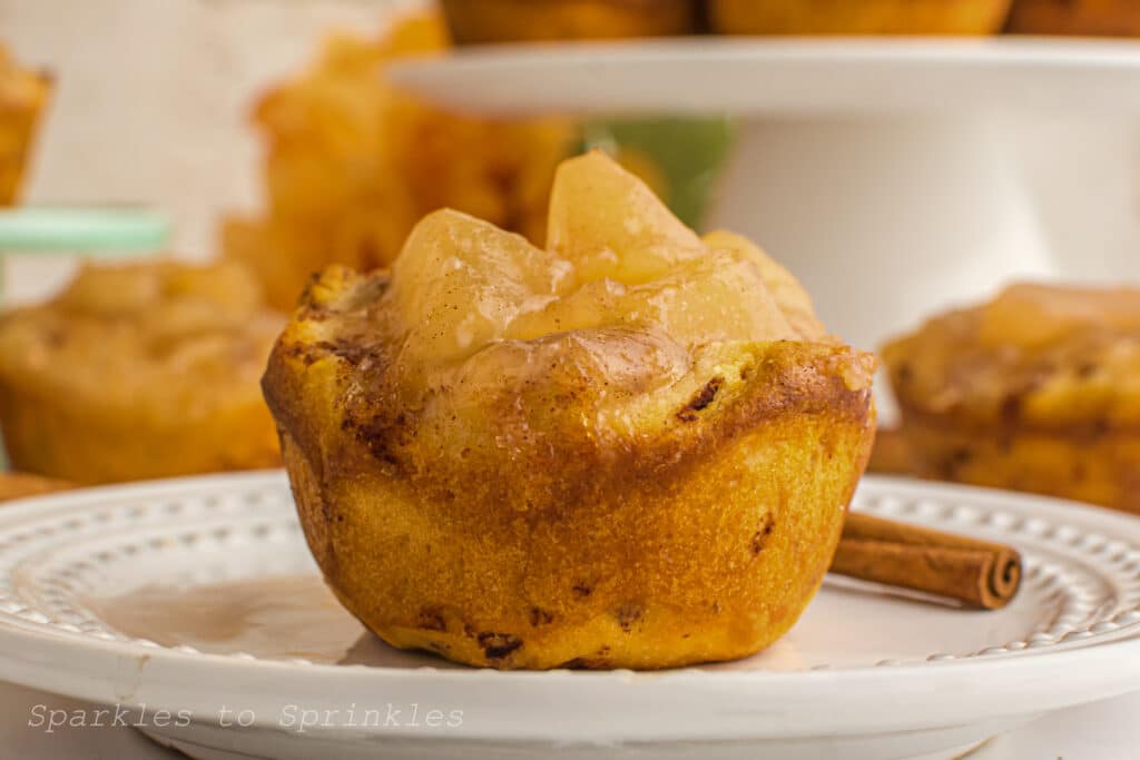 cinnamon roll apple pie cups