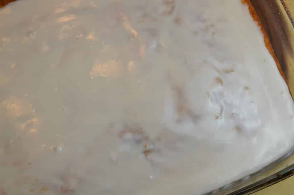 cinnamon roll cake