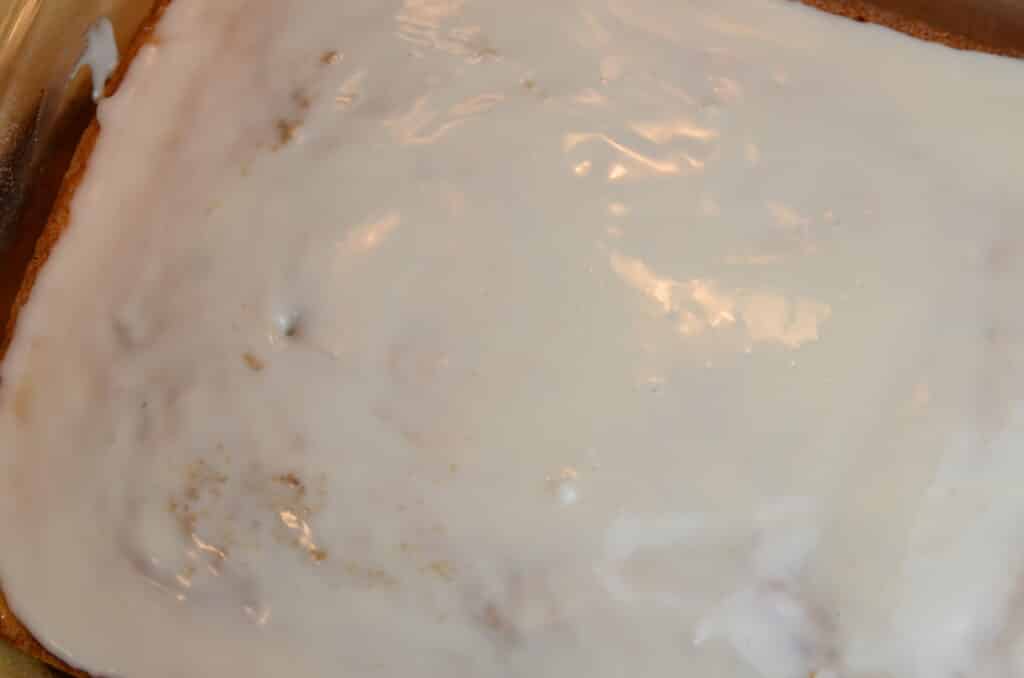 cinnamon roll cake