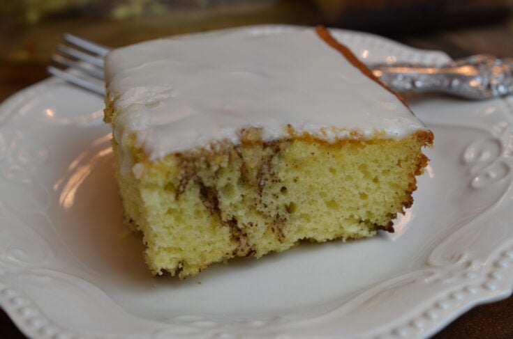 cinnamon roll cake