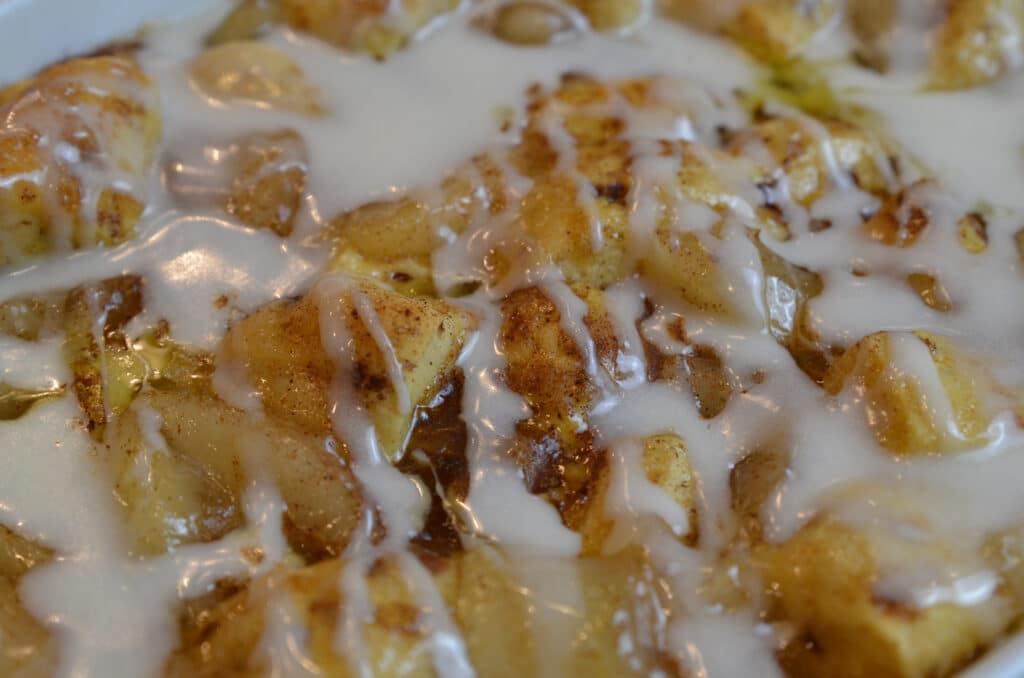 apple cinnamon roll bake