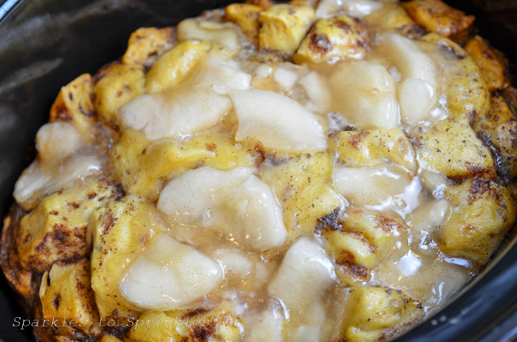 crockpot apple cinnamon roll casserole