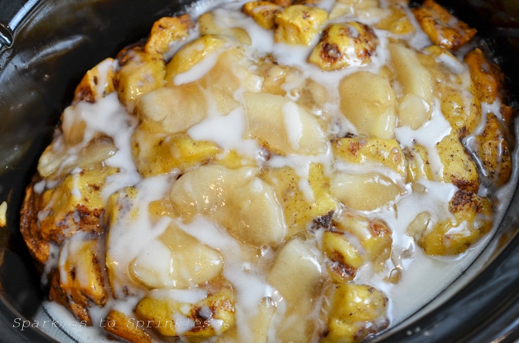 crockpot apple cinnamon roll cake