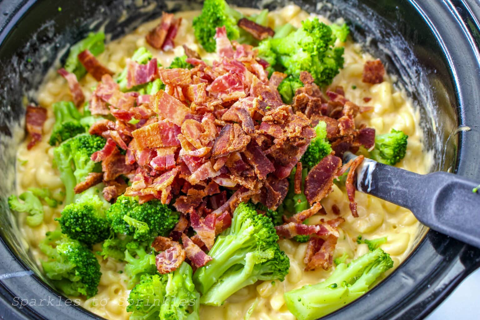 Crockpot Mac & Cheese Loaded with Bacon and Broccoli Goodness
