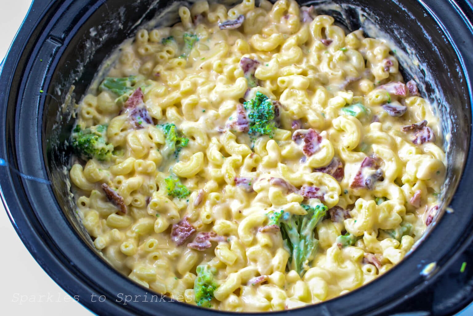 Crockpot Mac & Cheese Loaded with Bacon and Broccoli Goodness