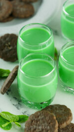 Dirty Girl Scout Shots – The Ultimate Mint Chocolate Cocktail Shot