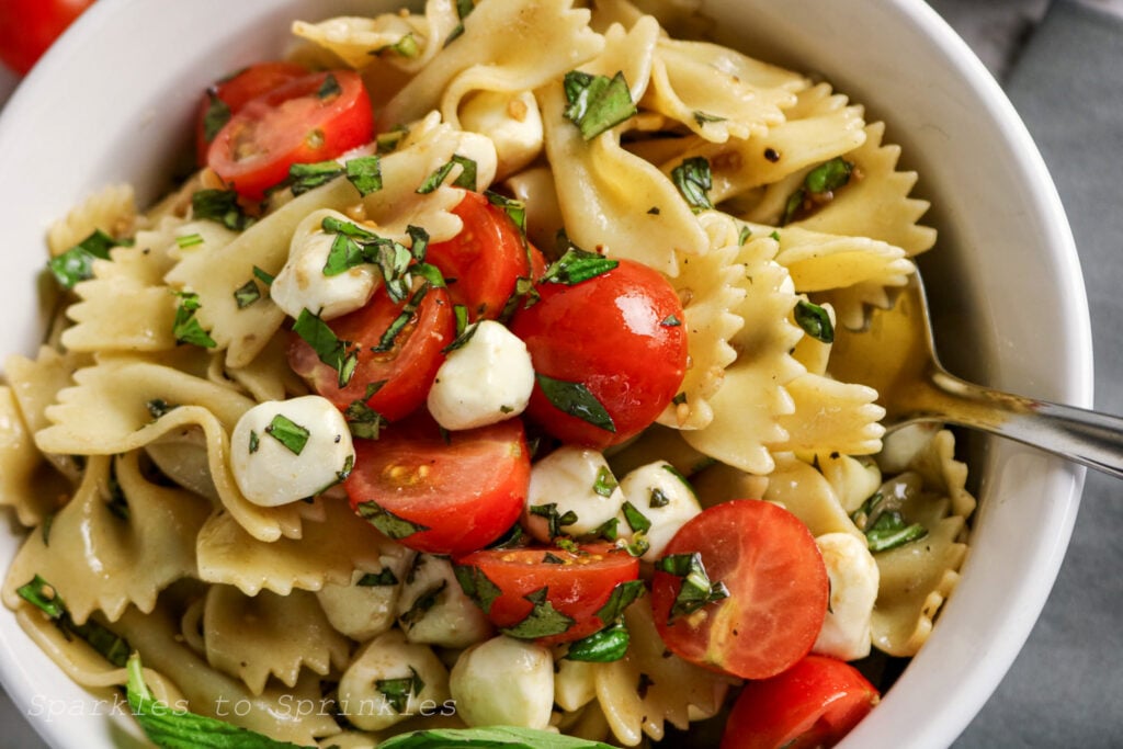 caprese pasta salad