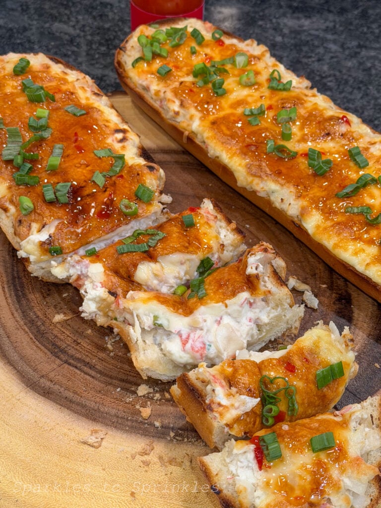 crab rangoon garlic bread