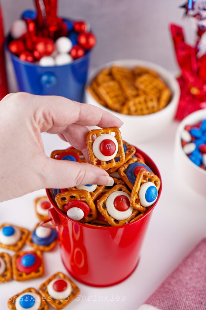 patriotic pretzel bites